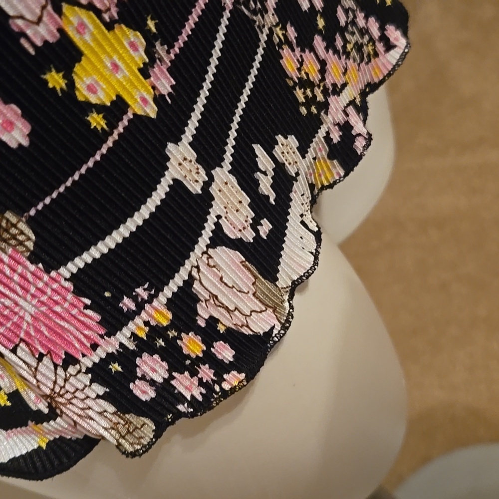 Beautiful sleeveless Shell - Picture 4 of 7